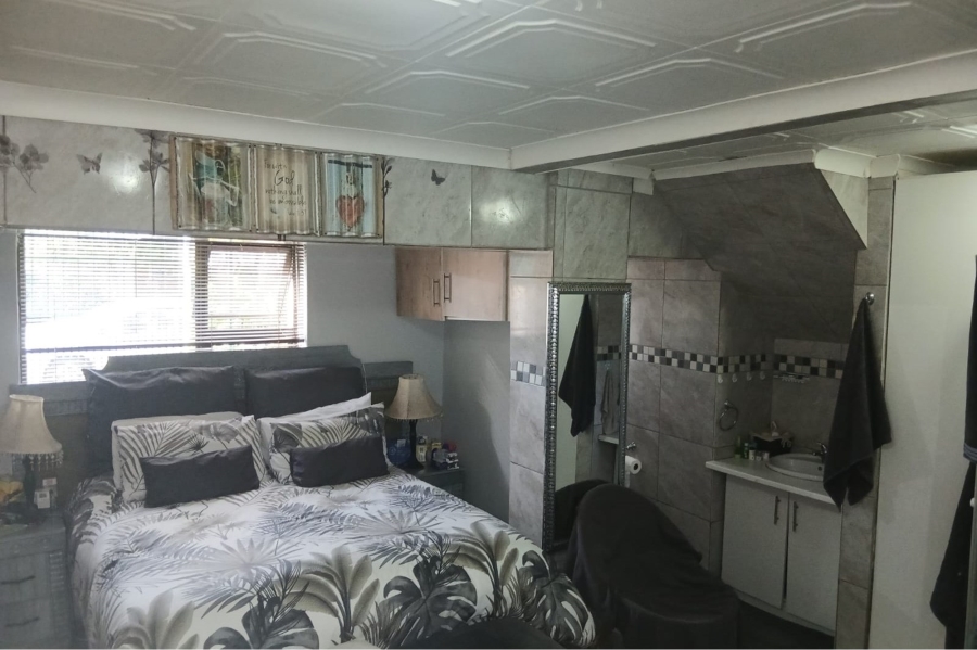 4 Bedroom Property for Sale in Hillcrest Western Cape